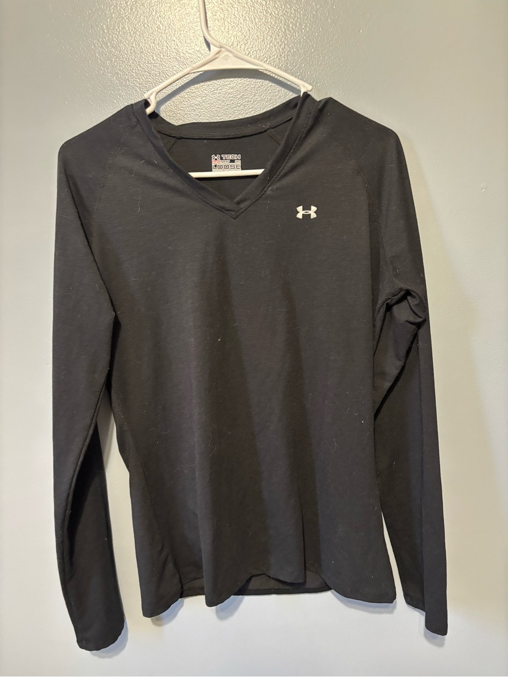 Under Armour Women’s Black V‑Neck Long Sleeve Top